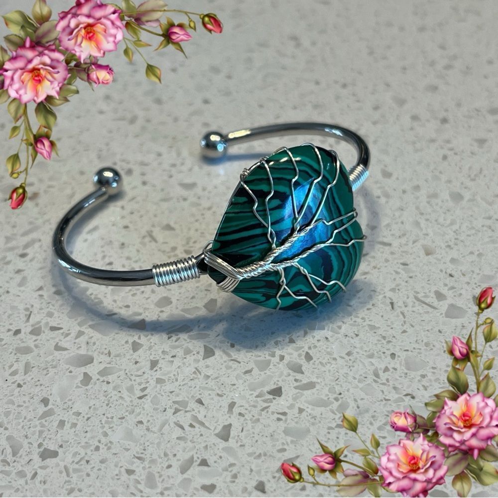 Stone‎ Heart Bangle Bracelet